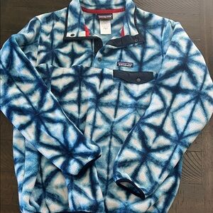 Patagonia Blue and White Geometric Fleece Pullover